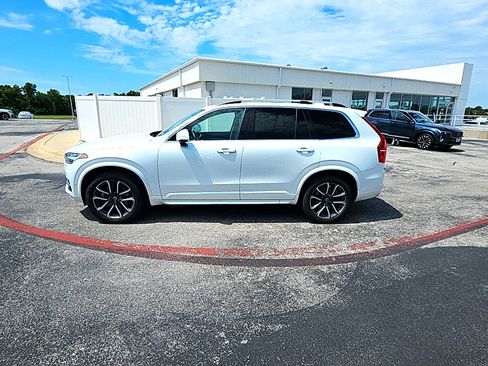 Used 2018 Volvo XC90 T6 Momentum w/ Convenience Package AWD/4WD image 3