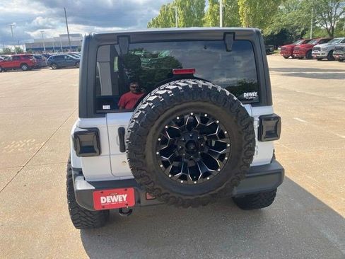 Certified 2018 Jeep Wrangler Unlimited Sahara AWD/4WD image 7