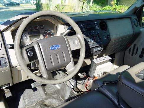 Used 2010 Ford F350 XL image 32