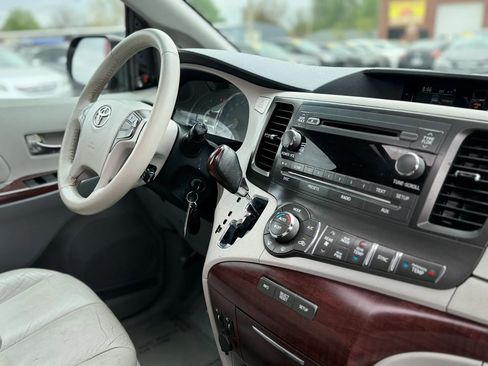 Used 2012 Toyota Sienna XLE image 44