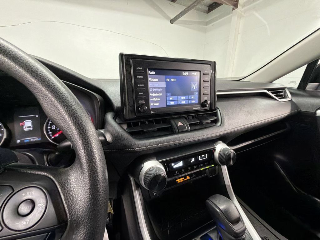 Used 2021 Toyota RAV4 LE FWD image 16
