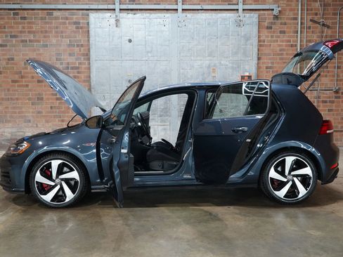 Used 2018 Volkswagen GTI SE FWD image 28