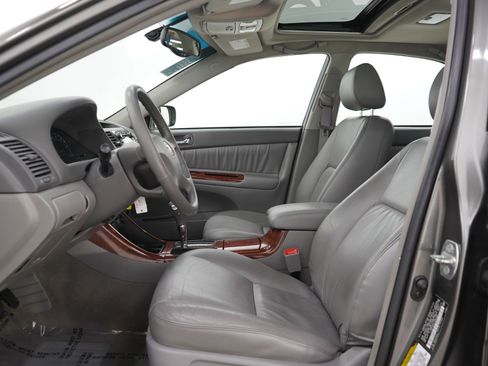 Used 2004 Toyota Camry XLE FWD image 21