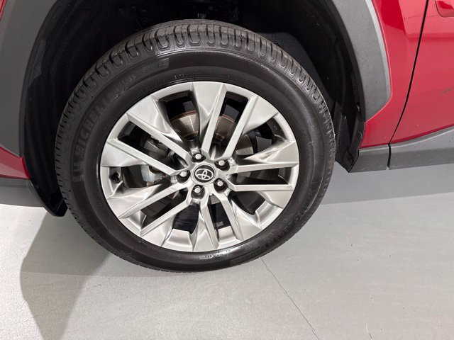 Used 2021 Toyota RAV4 XLE Premium FWD image 4