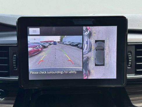 Used 2021 Ford Explorer Limited w/ Equipment Group 301A AWD/4WD image 17