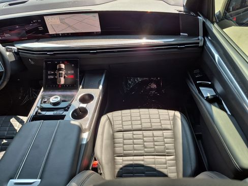 Certified 2025 Cadillac Escalade ESV V AWD/4WD image 47