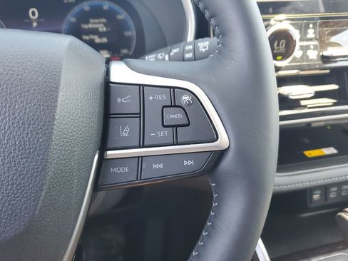 Used 2025 Toyota Highlander Limited image 34
