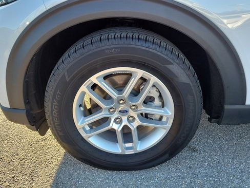 Certified 2025 Ford Explorer Active image 8