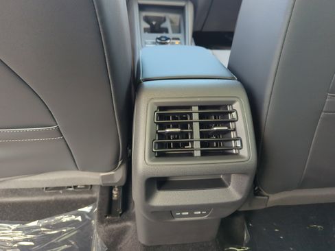 New 2026 Volkswagen Tiguan SE image 30