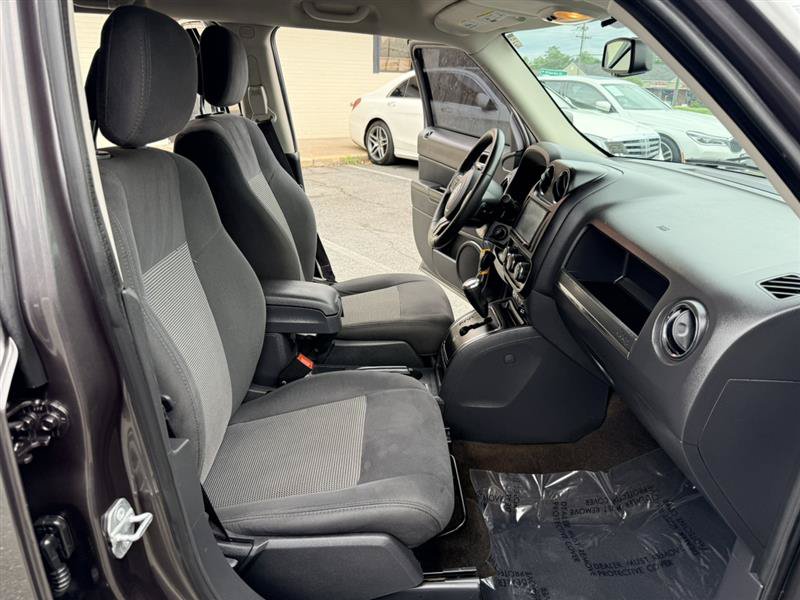 Used 2016 Jeep Patriot Latitude FWD image 11