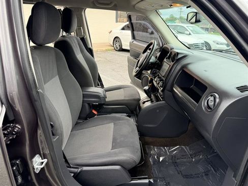 Used 2016 Jeep Patriot Latitude FWD image 11