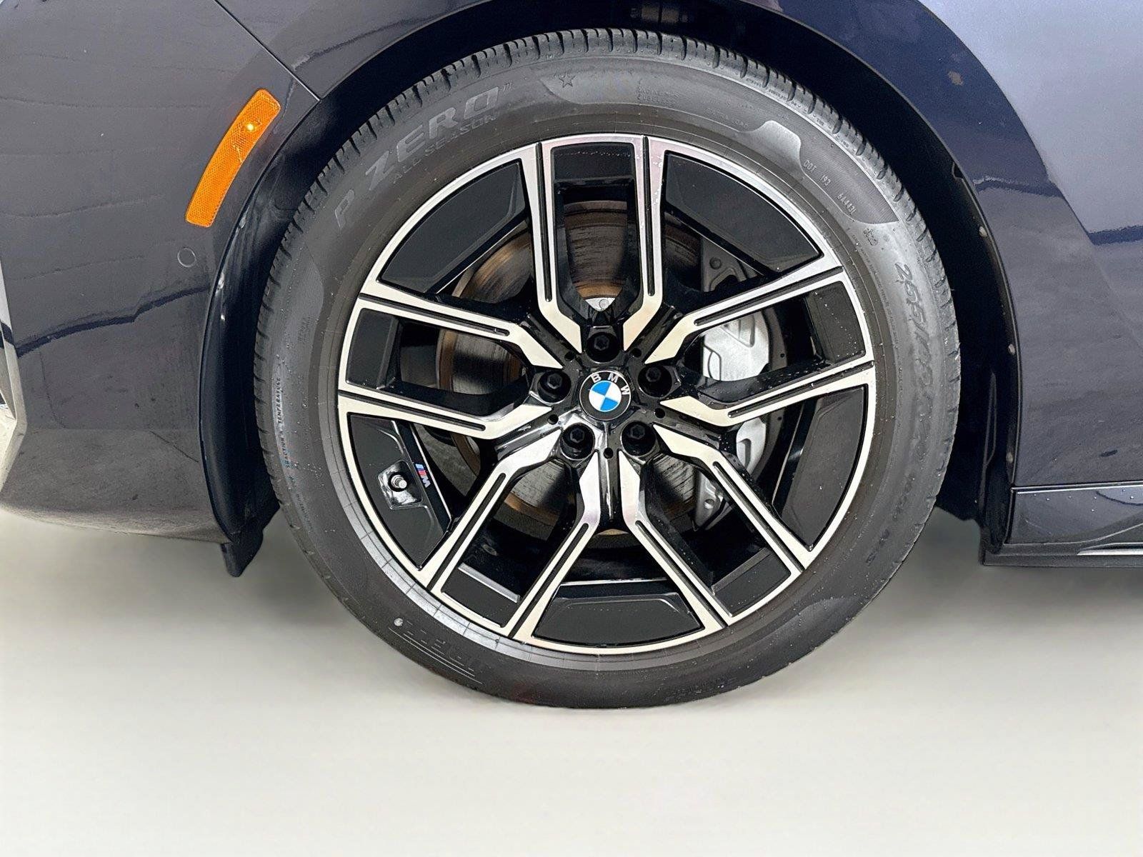 Used 2023 BMW i7 xDrive60 w/ Executive Package 2 AWD/4WD image 34