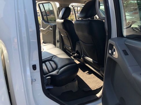 Used 2021 Nissan Frontier SV image 11