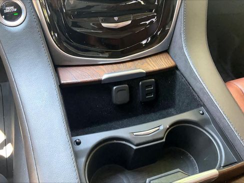 Used 2020 Cadillac Escalade Premium Luxury AWD/4WD image 36