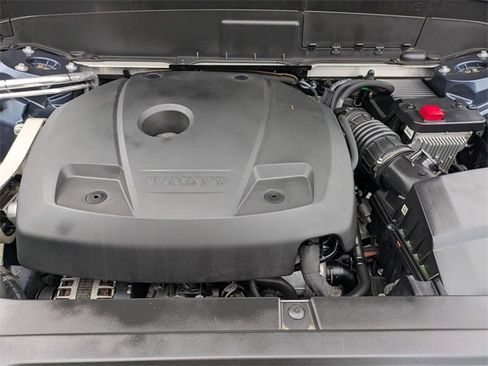 Used 2022 Volvo XC90 T6 Momentum w/ Advanced Package image 9