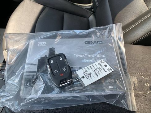 Used 2022 GMC Terrain SLT w/ Infotainment Package II AWD/4WD image 9