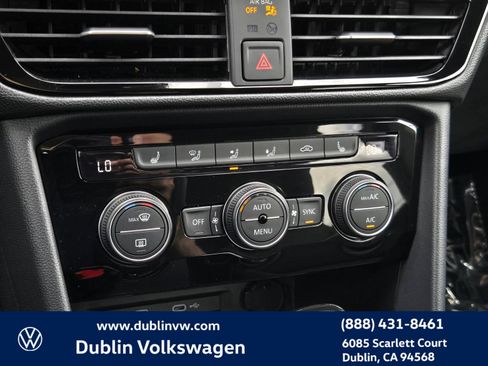 Certified 2024 Volkswagen Taos SE w/ Black Wheel Package FWD image 19
