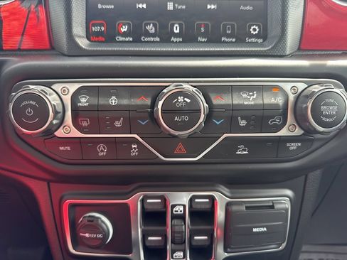 Used 2021 Jeep Wrangler Unlimited Rubicon w/ Dual Top Group AWD/4WD image 6