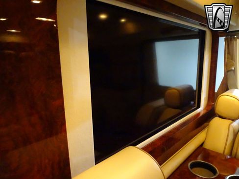 Used 2011 Cadillac Escalade ESV Premium image 23