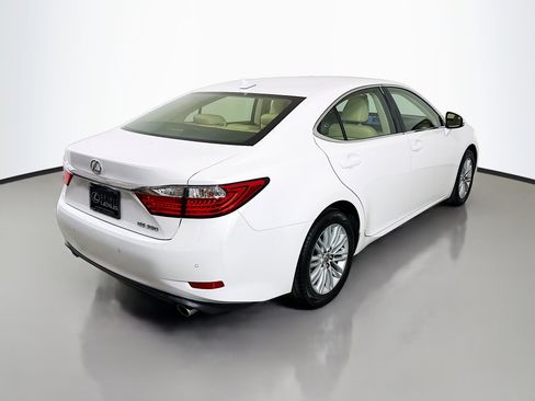 Used 2014 Lexus ES 350 w/ Luxury Package image 7