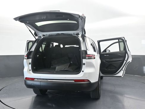 Used 2024 Jeep Grand Cherokee L Laredo image 71