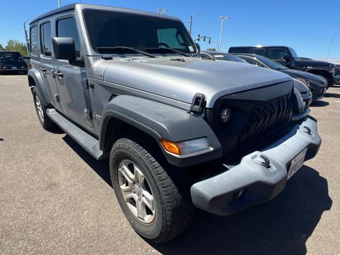 Used 2019 Jeep Wrangler Unlimited Sport S AWD/4WD image 3