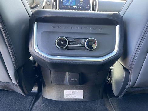 New 2025 Ford Expedition Active image 39