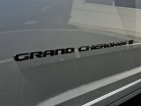 New 2026 Jeep Grand Cherokee Limited AWD/4WD image 19