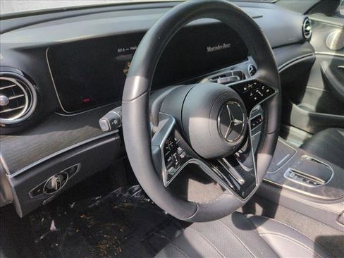 Used 2023 Mercedes-Benz E 350 4MATIC Sedan image 2