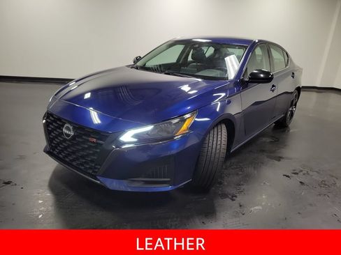 Used 2023 Nissan Altima 2.5 SR FWD image 4
