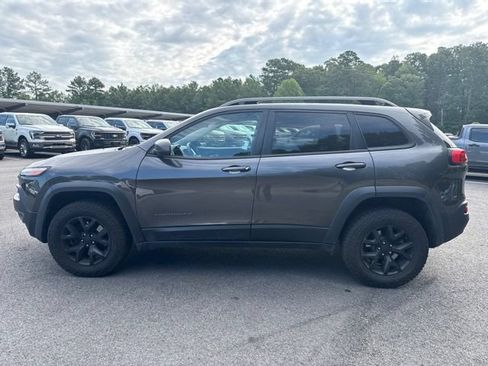 Used 2016 Jeep Cherokee Trailhawk AWD/4WD image 2
