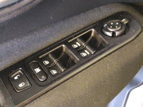 Used 2020 Jeep Renegade Latitude FWD image 27
