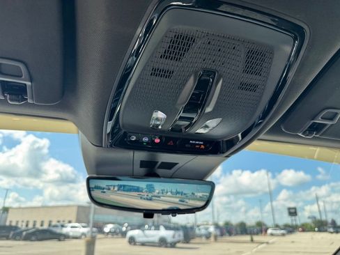 Certified 2025 Cadillac Lyriq Luxury AWD/4WD image 22