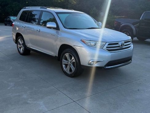 Used 2011 Toyota Highlander Limited w/ Tow Pkg FWD image 8