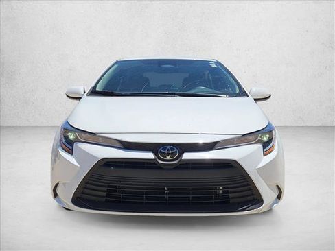 Used 2025 Toyota Corolla LE FWD image 2
