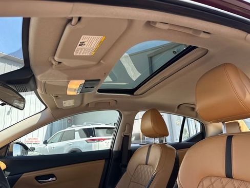 Used 2022 Nissan Sentra SV w/ SV Premium Package FWD image 27