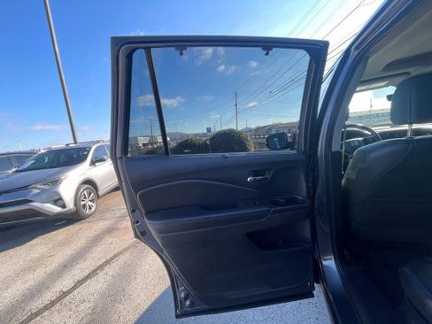 Used 2019 Honda Pilot Touring image 10