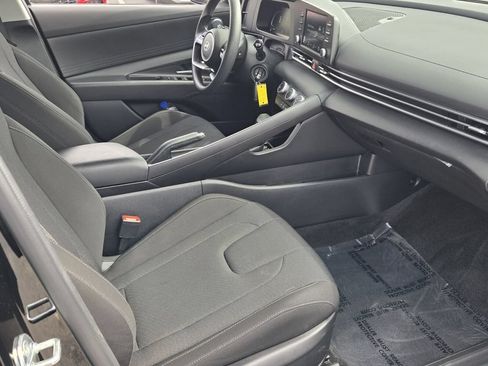 Used 2025 Hyundai Elantra SE FWD image 16