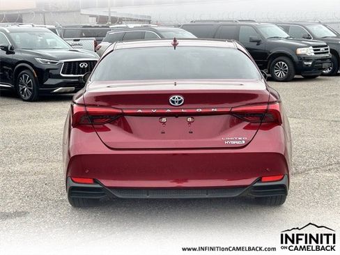 Used 2019 Toyota Avalon Limited image 8