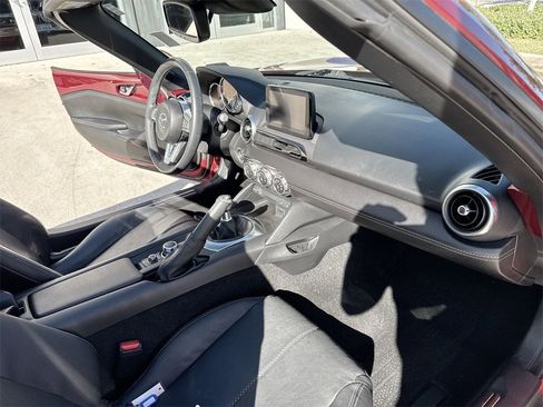 Used 2022 MAZDA MX-5 Miata RF Grand Touring image 34