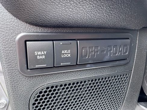 Used 2017 Jeep Wrangler Unlimited Rubicon w/ Connectivity Group image 29