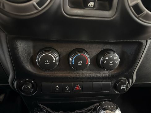 Used 2012 Jeep Wrangler Unlimited Sport image 18