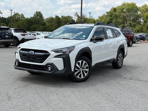Used 2025 Subaru Outback Premium AWD/4WD image 3