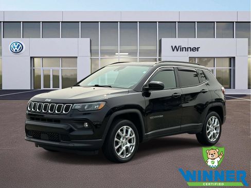 Used 2023 Jeep Compass Latitude w/ Sun and Sound Group AWD/4WD image 1