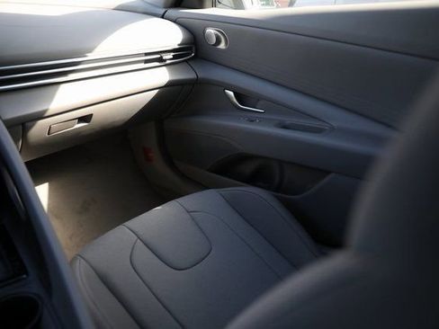 New 2025 Hyundai Elantra SE image 29