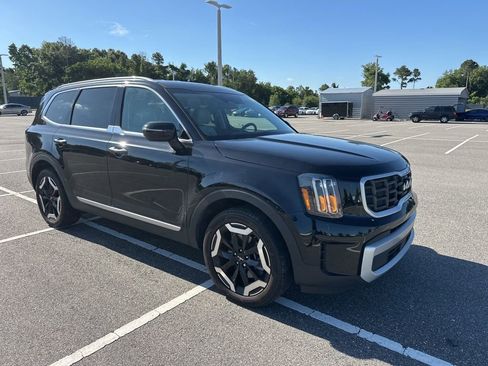 Used 2024 Kia Telluride S FWD image 2