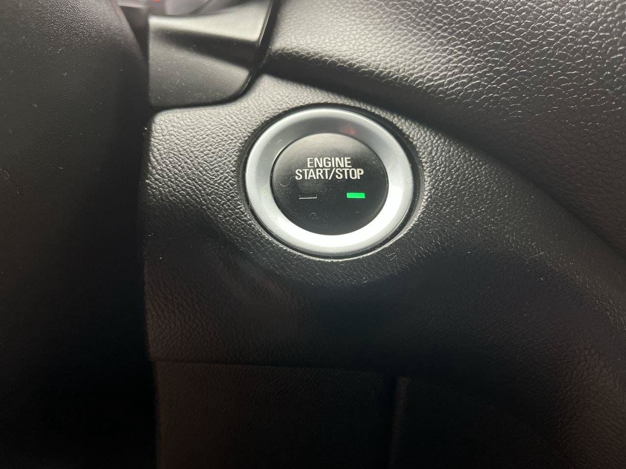Used 2018 Chevrolet Equinox LT AWD/4WD image 18