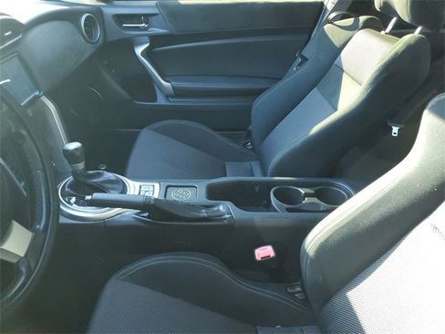 Used 2017 Toyota 86 image 10