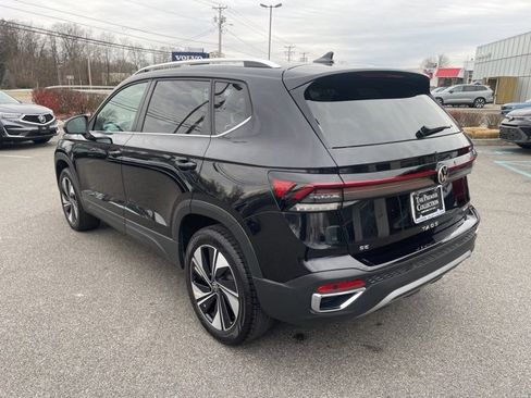 Certified 2025 Volkswagen Taos SE w/ Panoramic Sunroof Package image 2