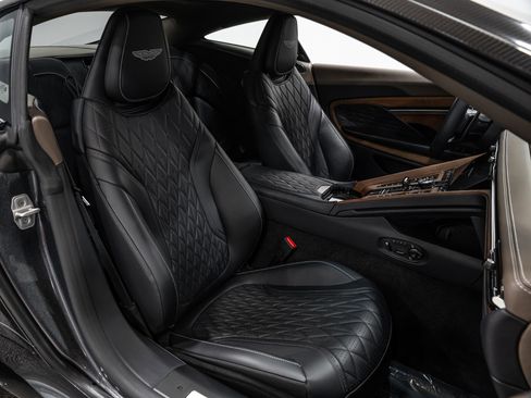 Used 2024 Aston Martin DB12 Coupe RWD image 64